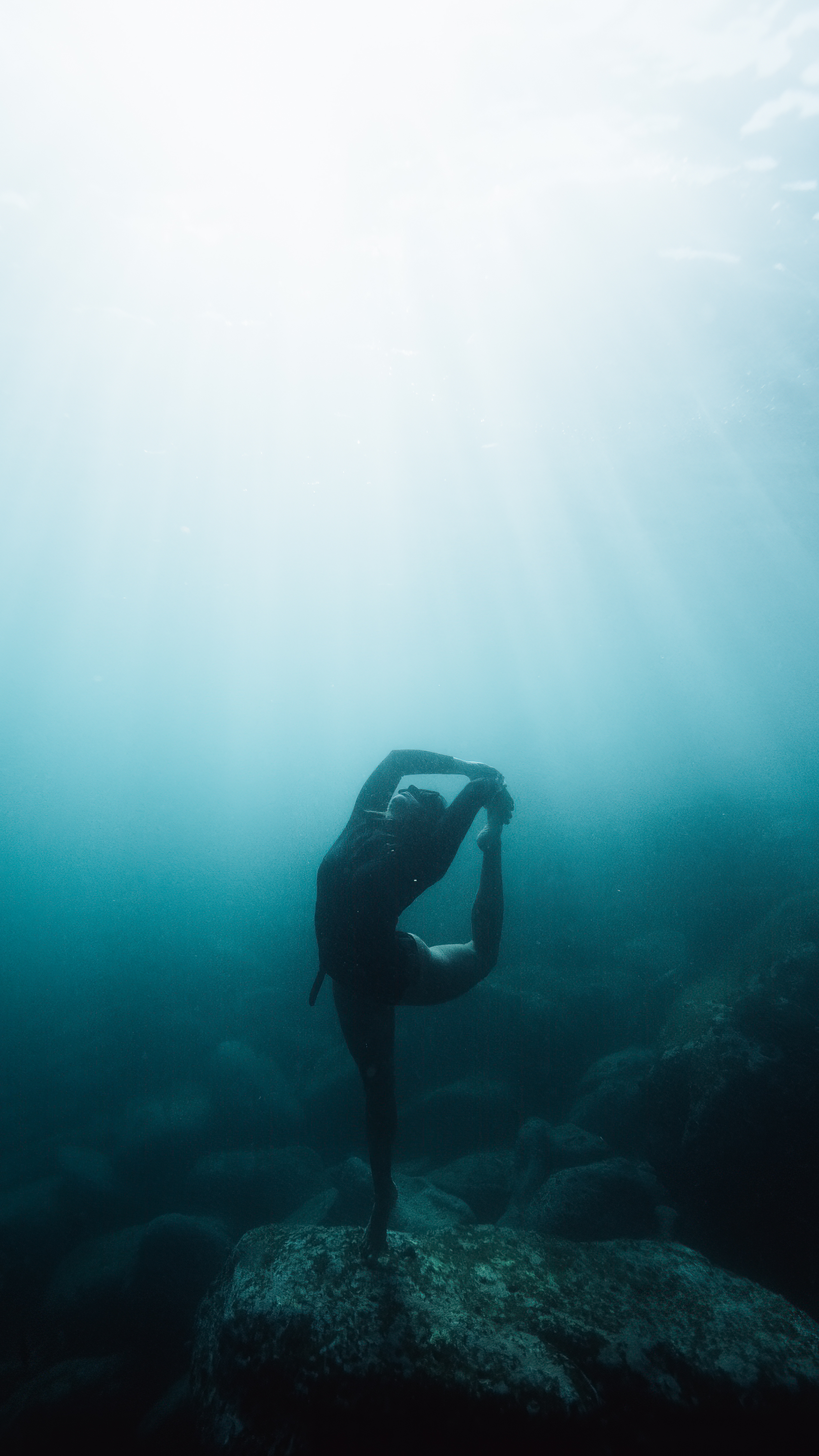 Luciana blanco villegas doing underwater yoga freediving in shelly beach in winter. book-freediving-retreats